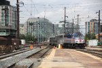 VRE V54 arriving